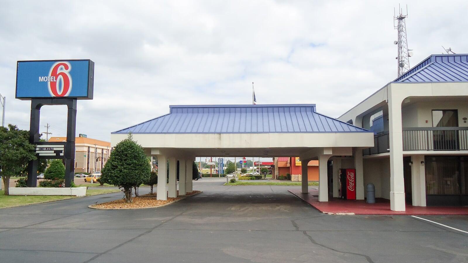 Motel 6 Memphis East Exterior